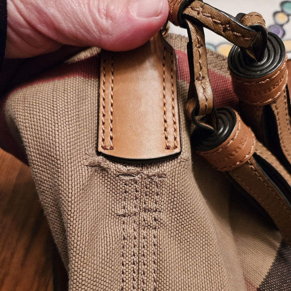 Burberry Ashby Bucket bag - Picture 2 of 12